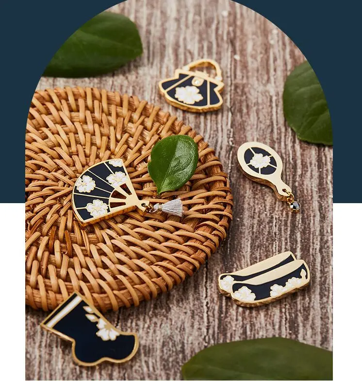 "meta_description": "Grace your attire with a Hanbok Brooch featuring Korea's Rose of Sharon for timeless elegance.",